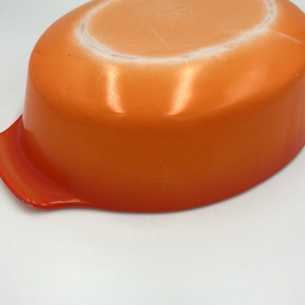 VTG Anchor Hocking Fire King 1.5 Quart Casserole Dish Bowl Ombre Orange